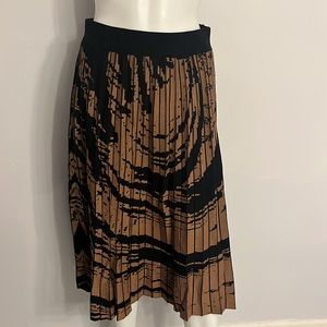 Women’s size M printed knit skirt